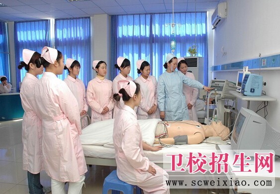 三峽醫(yī)藥高等?？茖W(xué)校重癥監(jiān)護(hù)實(shí)訓(xùn)室開展實(shí)訓(xùn)教學(xué)