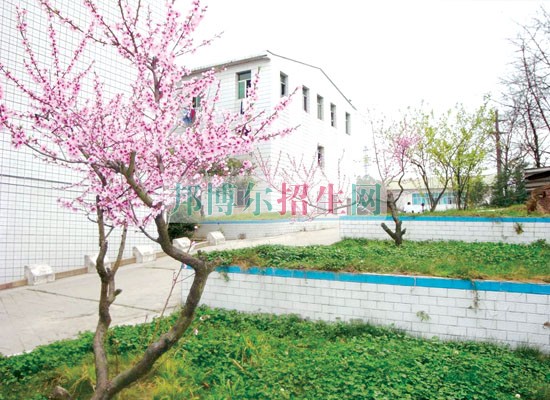 貴州經(jīng)貿(mào)學(xué)校學(xué)費