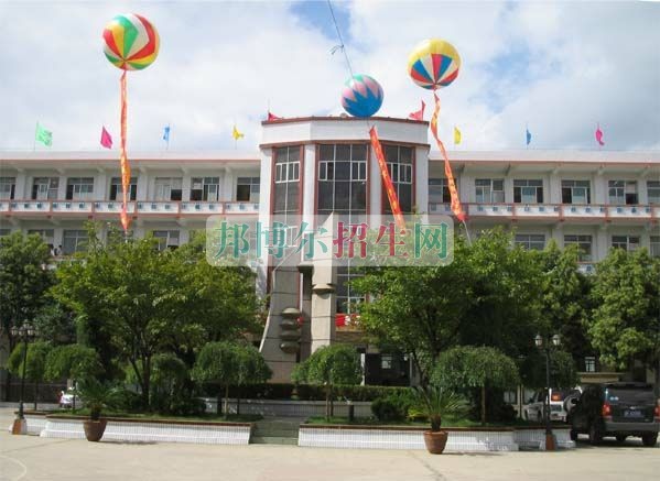 畢節(jié)地區(qū)財(cái)貿(mào)學(xué)校2016年報(bào)名條件、招生對(duì)象