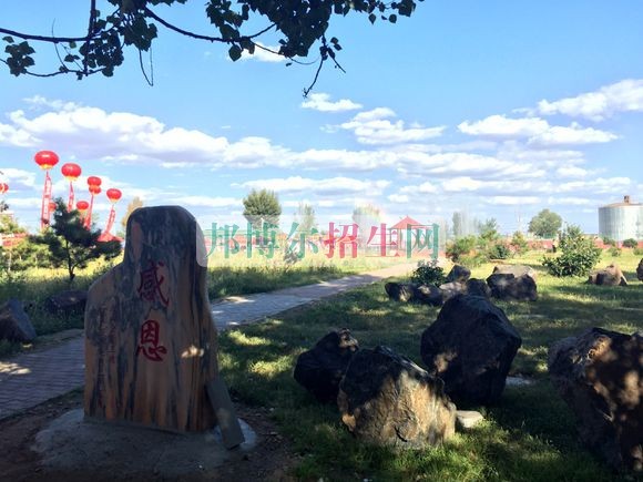 內蒙古經貿外語職業(yè)學院學費