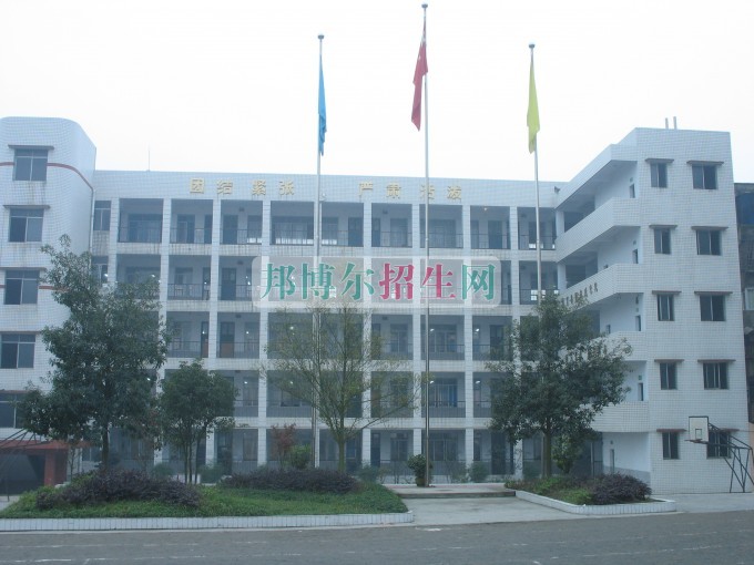 南充信息工程職業(yè)學(xué)校2016年報名條件、招生對象