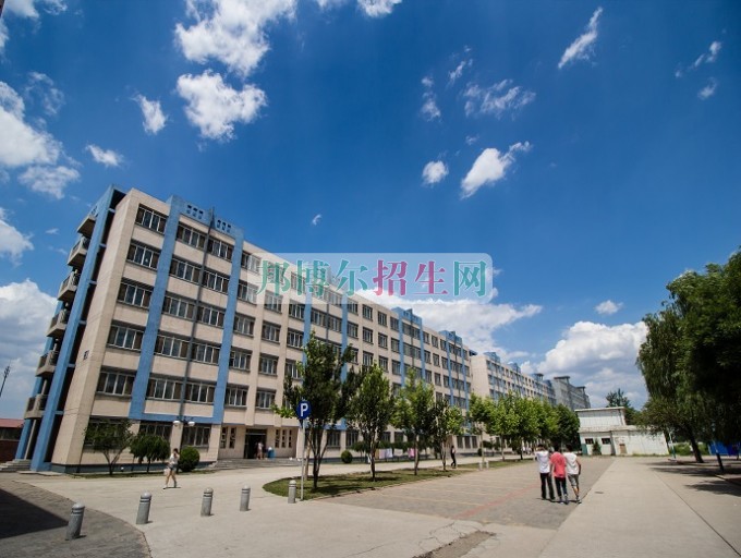 天津理工大學中環(huán)信息學院招生辦聯系電話