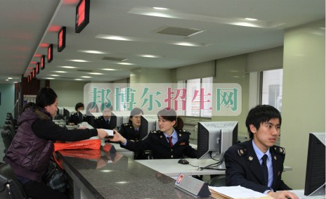 初中畢業(yè)可以上稅務嗎