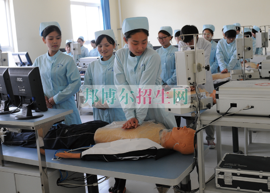 哪里有護理學(xué)校