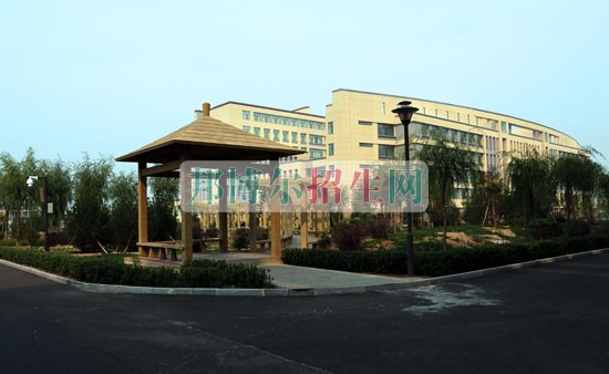 學動漫設(shè)計與制作哪個學校好