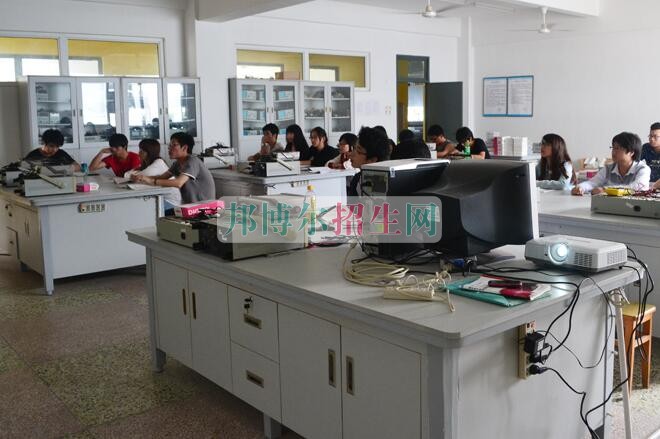 初中畢業(yè)能學應用電子技術嗎