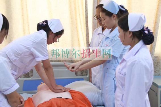 成都讀高級(jí)護(hù)理的大專(zhuān)