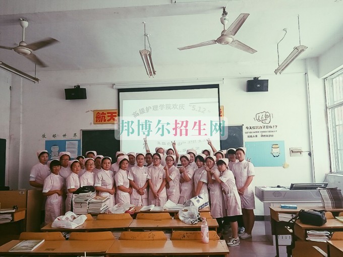 成都哪些大專(zhuān)學(xué)校高級(jí)護(hù)理好