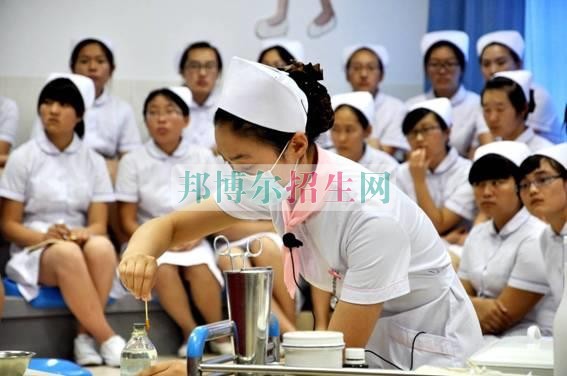 成都有什么高級護理學(xué)校