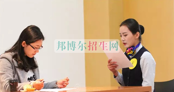 成都航空旅游職業(yè)學(xué)校開(kāi)啟新學(xué)期首場(chǎng)招聘，場(chǎng)面火爆美女如云