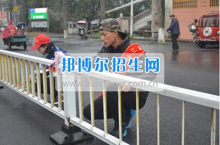 四川省檔案學(xué)校學(xué)雷鋒志愿服務(wù)啟動儀式