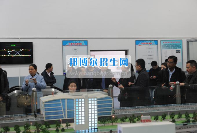 緬甸仰光省交通委員會主席等考察重慶公共運輸職業(yè)學(xué)院并洽談合作事宜