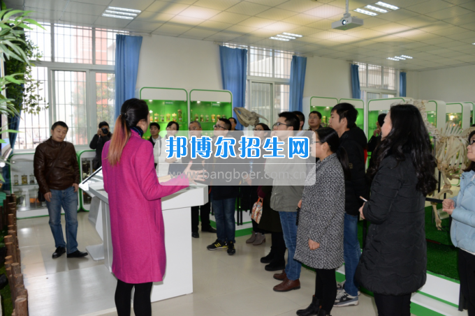 川南幼兒師范高等?？茖W校與內(nèi)江職業(yè)技術學校開展青年聯(lián)誼活動