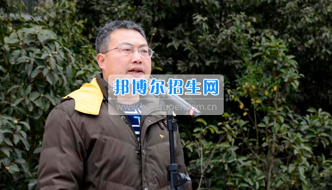 南充市建華職業(yè)中學(xué)簡短、高效的開學(xué)典禮