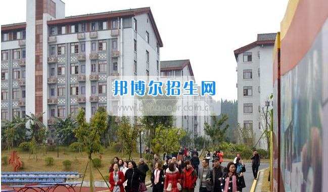 南充市建華職業(yè)中學開展“請進來，走出去”校際交流活動