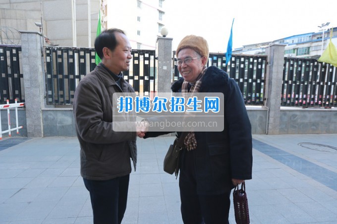 川北幼兒師范高等?？茖W校黨委書記張斌走訪慰問學校離退休老同志