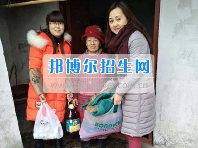 四川省什邡市職業(yè)中專學(xué)校黨總支開(kāi)展&ldquo;精準(zhǔn)扶貧&rdquo;走訪慰問(wèn)活動(dòng)