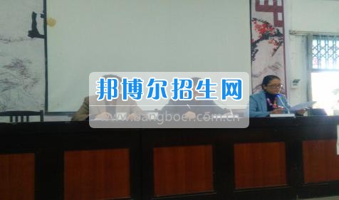 羅甸縣中等職業(yè)學(xué)校強化常規(guī)督察構(gòu)建和諧校園