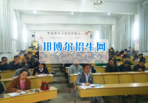 羅甸縣中等職業(yè)學(xué)校強化常規(guī)督察構(gòu)建和諧校園