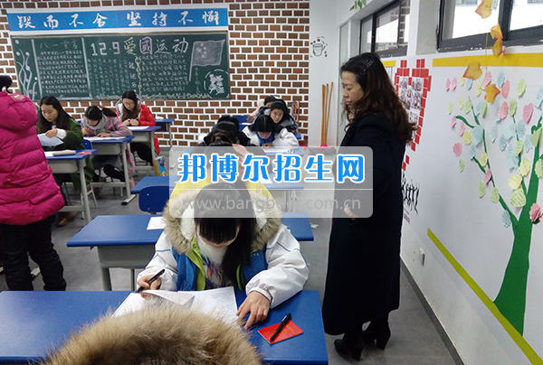 畢節(jié)醫(yī)學(xué)高等?？茖W(xué)校抓考風(fēng)、嚴(yán)考紀(jì)、提質(zhì)量