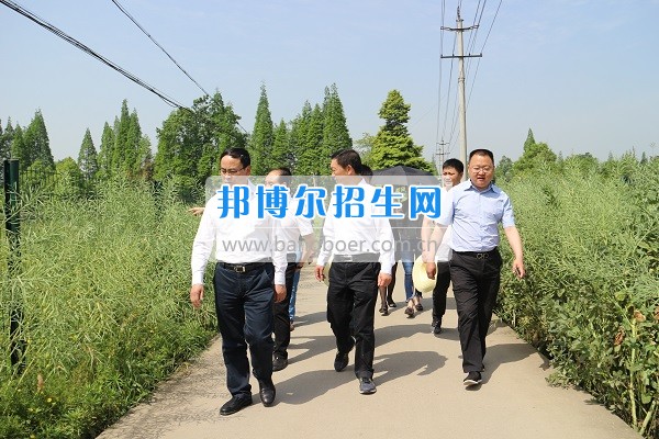 2017年成都農(nóng)業(yè)科技職業(yè)學(xué)院召開(kāi)“校地合作、共建園區(qū)”專題會(huì)