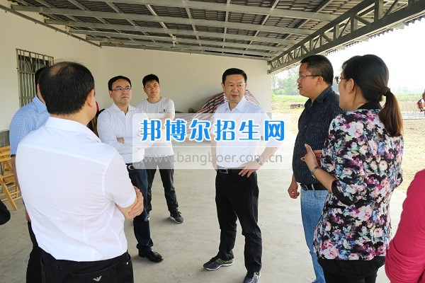 2017年成都農(nóng)業(yè)科技職業(yè)學(xué)院召開(kāi)“校地合作、共建園區(qū)”專題會(huì)