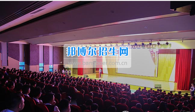 四川科技職業(yè)學(xué)院2017年“薪火相傳 時(shí)代責(zé)任新?lián)?dāng)”五四表彰大會(huì)圓滿召開
