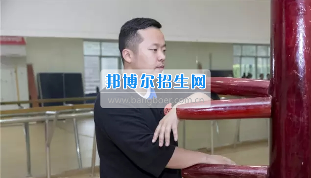 重慶海聯(lián)職業(yè)技術(shù)學院輔導(dǎo)員被學子贊為“心中最美”