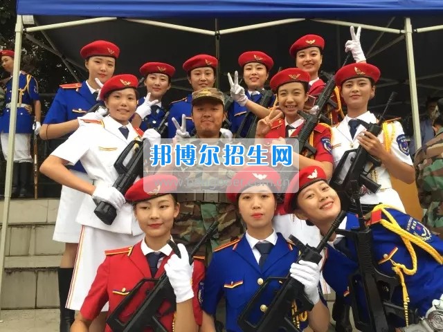重慶海聯(lián)職業(yè)技術(shù)學院輔導(dǎo)員被學子贊為“心中最美”
