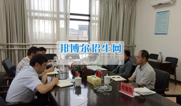 貴州警察學(xué)院來(lái)貴州商業(yè)高等?？茖W(xué)校參觀交流