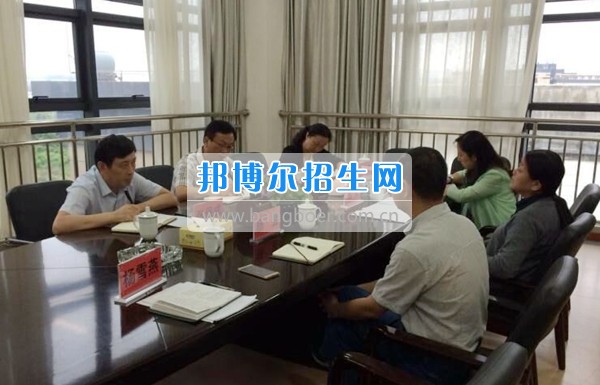 貴州警察學(xué)院來(lái)貴州商業(yè)高等?？茖W(xué)校參觀交流