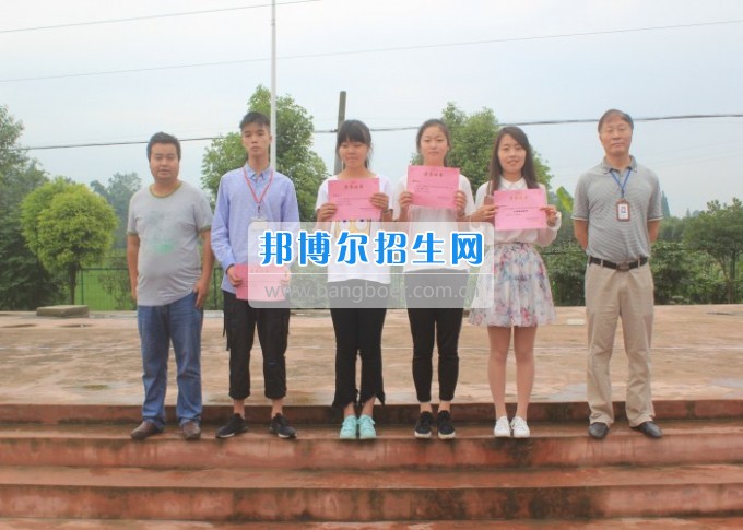 2017年郫都區(qū)中小學生美術作品評選活動中獲獎名單