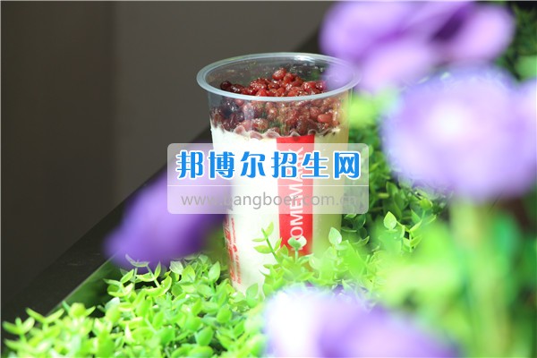 成都希望航空職業(yè)學校美味冷飲大曝光！據說，正數(shù)第三的是同學們最喜愛的冷飲！