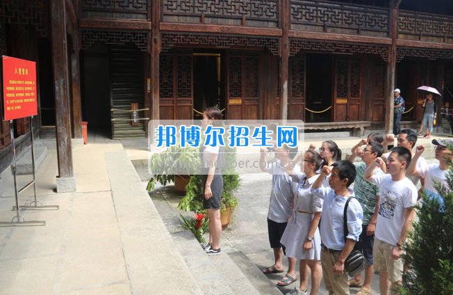 黔南民族醫(yī)學(xué)高等?？茖W(xué)校開展踐行“兩學(xué)一做”做到“知行合一”學(xué)習(xí)