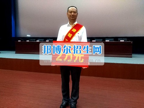 江油職中數(shù)控專業(yè)教師阮紹南榮獲&ldquo;詩城工匠&rdquo;稱號