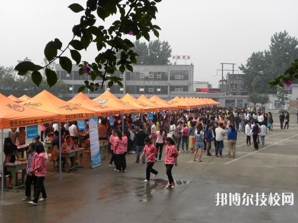 四川人民醫(yī)院護(hù)士學(xué)校2019年報(bào)名條件、招生對(duì)象