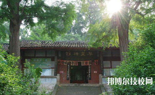 四川三臺文武學校周邊環(huán)境