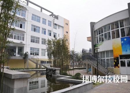 成都汽車職業(yè)技術(shù)學校2020年報名條件、招生要求、招生對象