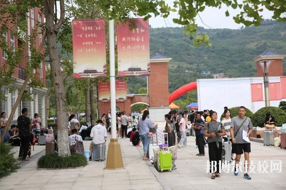 重慶教育管理學(xué)校2020年招生辦聯(lián)系電話(huà)