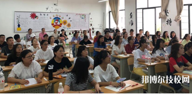 黔南民族衛(wèi)生學(xué)校2020年招生辦聯(lián)系電話(huà)