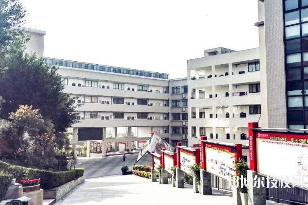 重慶輕工業(yè)學(xué)校2020年報(bào)名條件、招生要求、招生對象