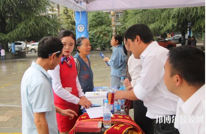 六枝特區(qū)職業(yè)技術(shù)學(xué)校2020年報(bào)名條件、招生要求、招生對(duì)象
