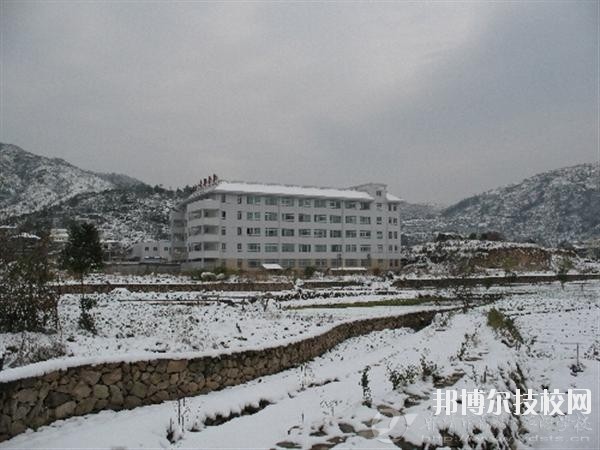 樂清市雁蕩山旅游學(xué)校2020年學(xué)費(fèi)、收費(fèi)多少 