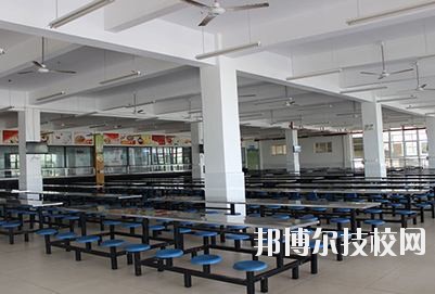 西安市商貿旅游成人中等專業(yè)學校2020年宿舍條件 