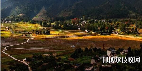 務(wù)川仡佬族苗族自治中等職業(yè)學校地址在哪里