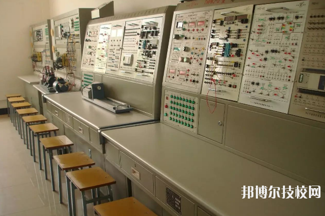 宜春工業(yè)學(xué)校2020年報名條件、招生要求、招生對象 