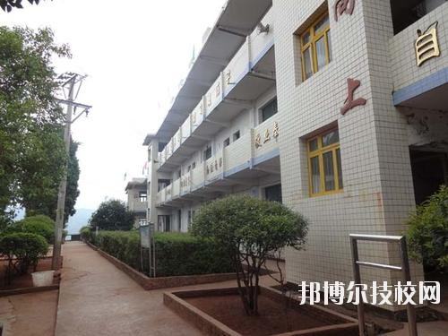 普定職業(yè)技術(shù)學(xué)校2020年報(bào)名條件、招生要求、招生對(duì)象