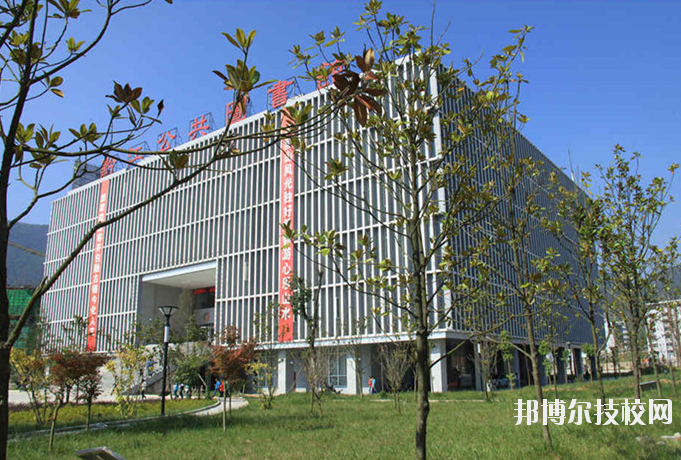 重慶黔江區(qū)民族職業(yè)教育中心2020年報名條件、招生要求、招生對象