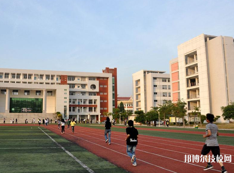 重慶青山工業(yè)技工學(xué)校怎么樣、好不好