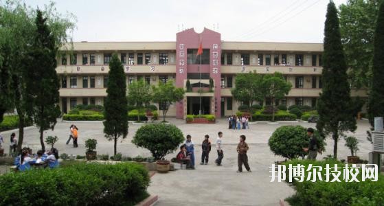 獨山中等職業(yè)學校2020年報名條件、招生要求、招生對象